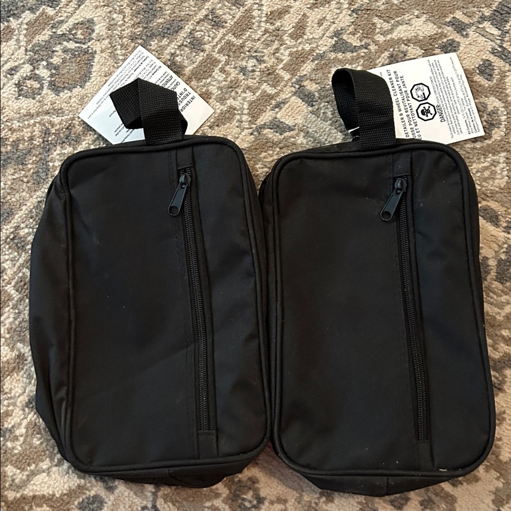 Set of 2 Land Rover bags for car care items - Picture 2 of 4
